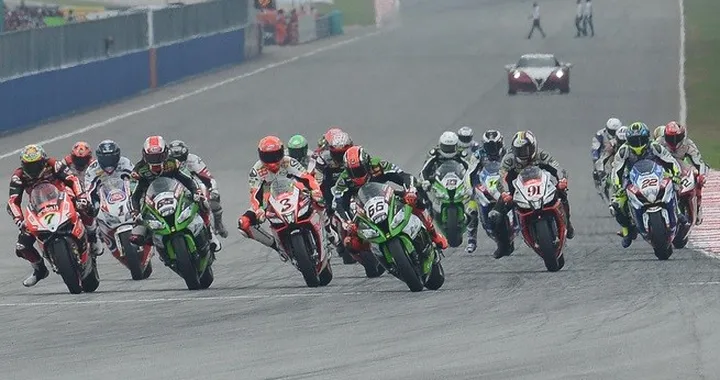 Dorna/FIM: cambio epocale in WSBK, gara1 il sabato!