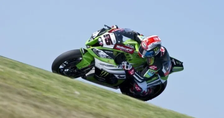 Sbk Phillip Island, show di Rea (Kawasaki) e Haslam (Aprilia): uno a uno!