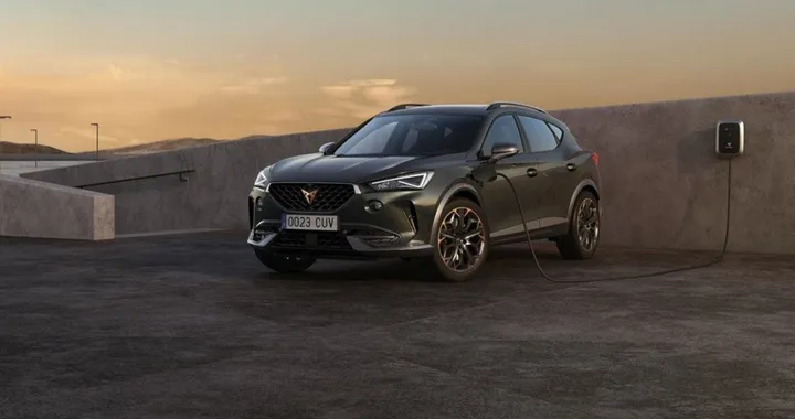 Cupra Formentor VZ e-Hybrid: equipaggiamenti e prezzi