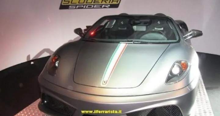 Ferrari 430 Scuderia Spider 16M: via il tetto, si festeggia