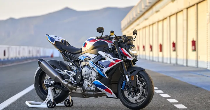 BMW M 1000 R, la maxi-naked da 210 CV