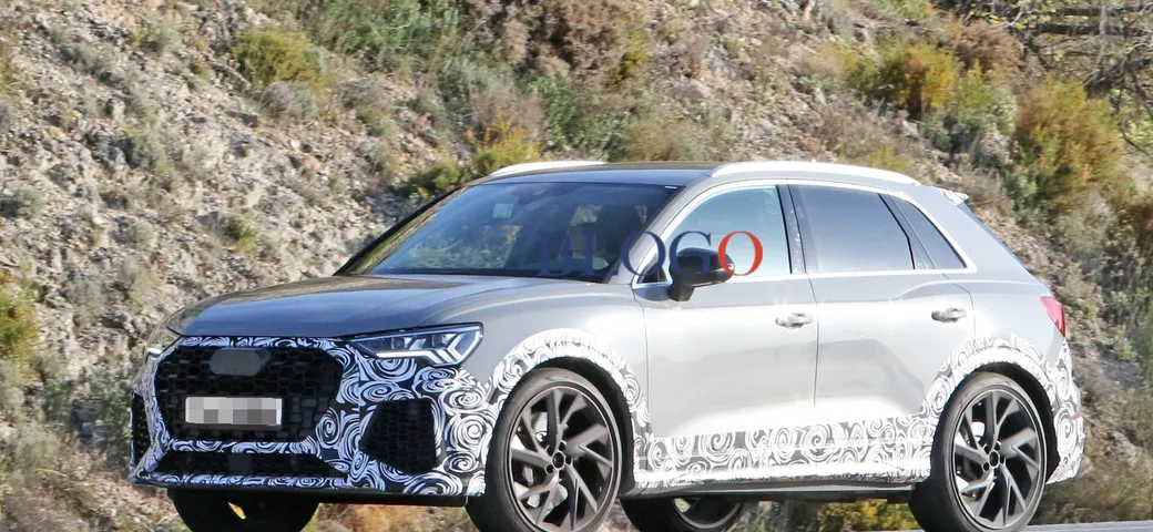 Audi RS Q3: foto spia del SUV tedesco da 400 CV