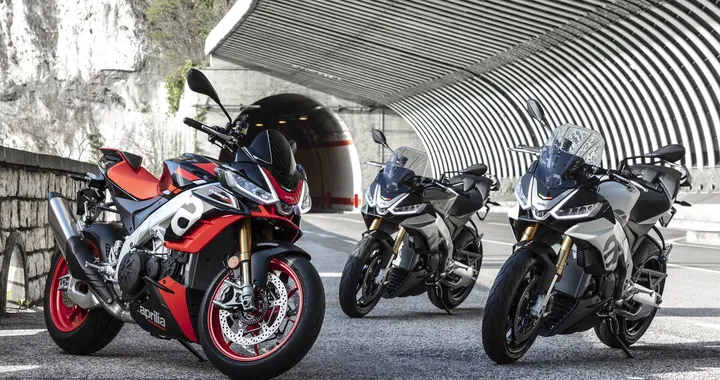 Aprilia Tuono V4 e Tuono V4 Factory 2021 arrivano nelle concessionarie: prezzi, colorazioni e disponibilità