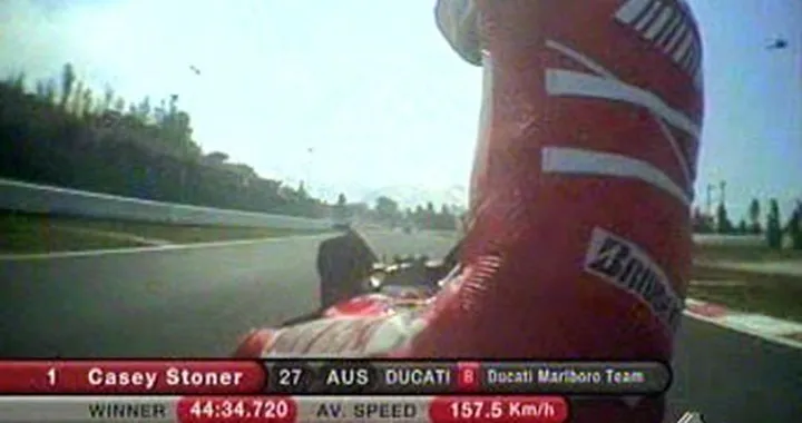 MotoGp: Stoner piglia tutto