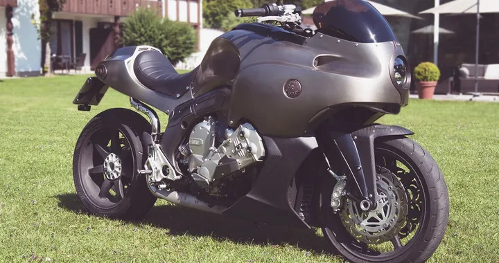 BMW K1600 'La Bulla' by Valtoron