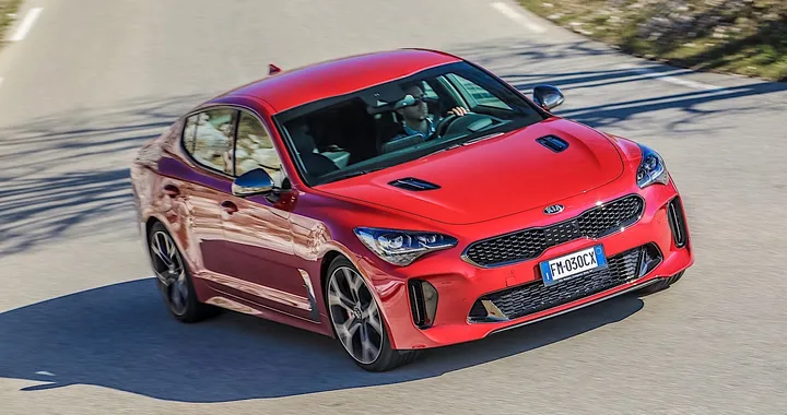 Kia Stinger GT e GT Line: primo contatto su strada e in pista.