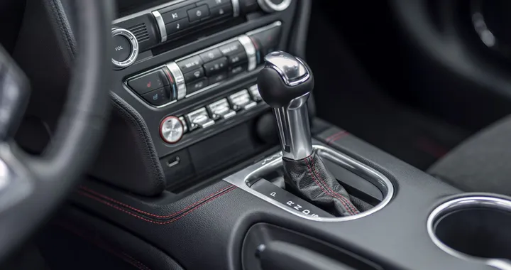 Ford brevetta un cambio manuale privo del pedale della frizione