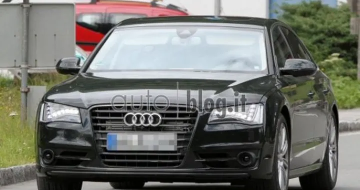 Foto spia Audi S8