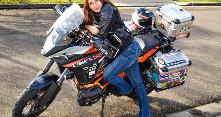 Il giro del mondo in moto di Anna Grechishkina