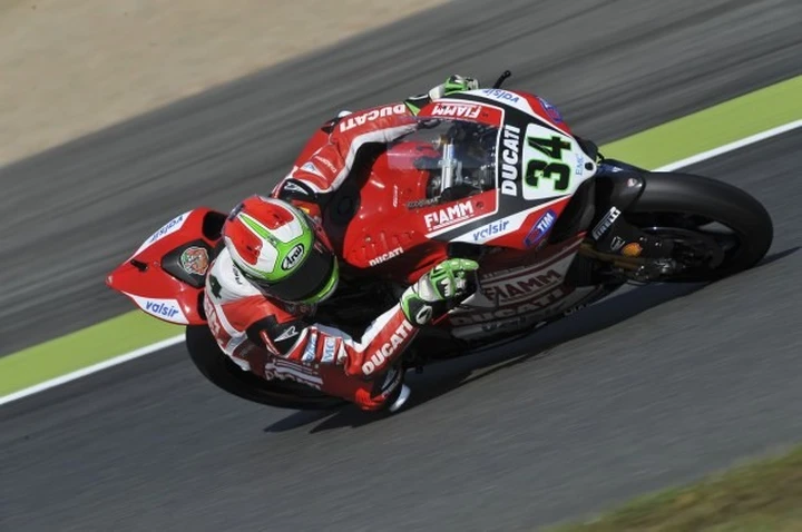 SBK Magny Cours 2014: Day-1 a Giugliano su Laverty e Guintoli, Melandri 5°, Sykes 6° [FOTO]