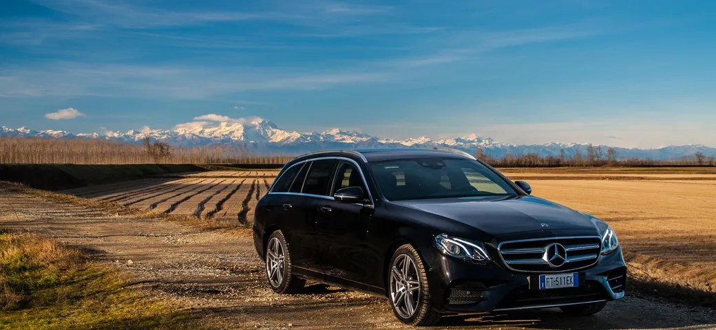 Mercedes Classe E station wagon: prova su strada, ammiraglia d'attacco [Video]