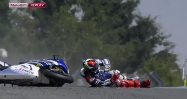 MotoGP Sachsenring, tante cadute: perché? Piloti, eroi o kamikaze?
