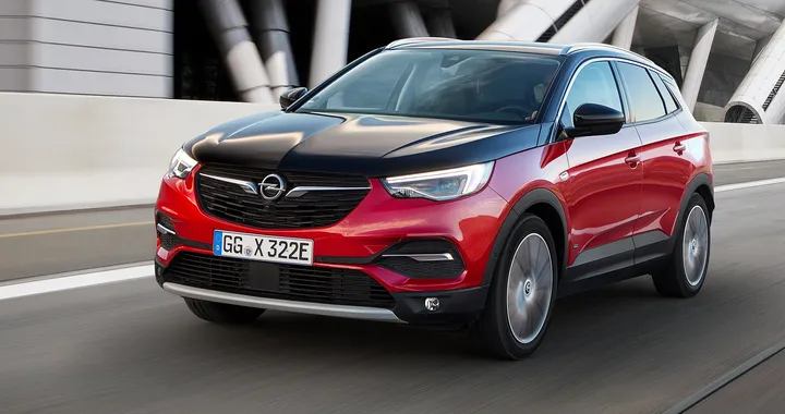 Opel Grandland X, ora ordinabile anche nella versione Hybrid4 AWD da 300 CV