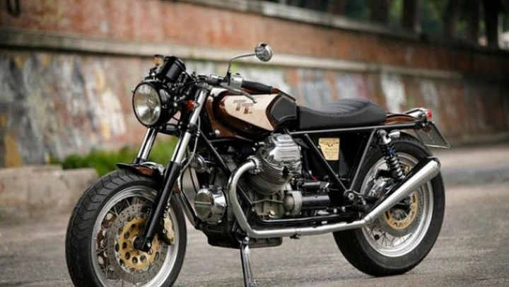 TTre RossoPuro by Filippo Barbacane: arte su base Moto Guzzi SP 1000