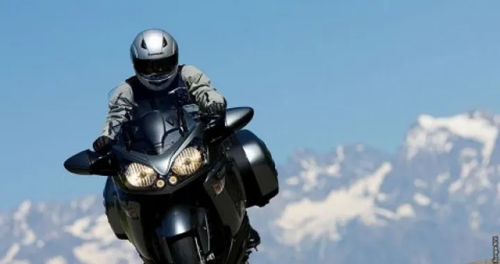 Kawasaki 1400GTR con visore notturno nel 2010?