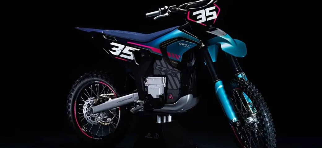 CFMoto CF-X Concept: la moto elettrica che raffredda con l’effetto Peltier