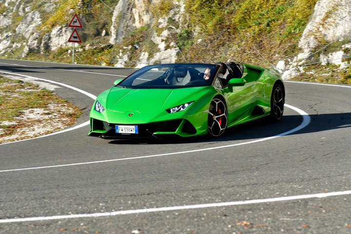 Lamborghini Huràcan Evo Spyder: un V10 da urlo (VIDEO)