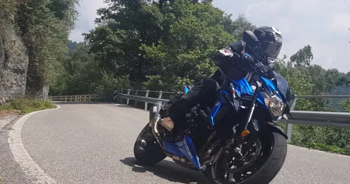 Suzuki GSX-S750 Yugen Carbon: la nostra prova