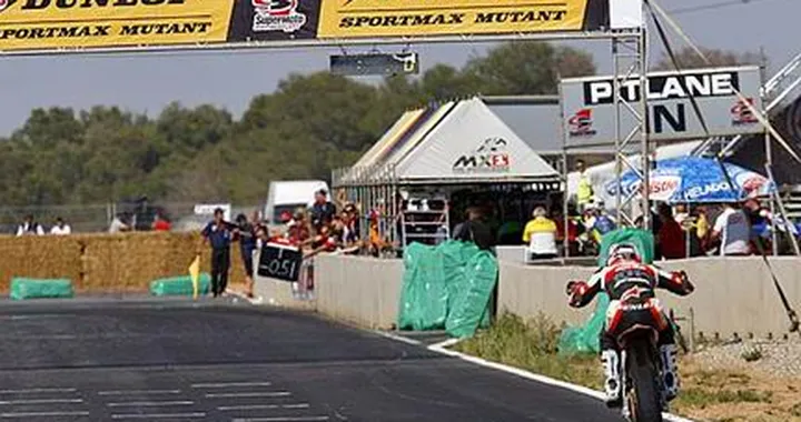 Mondiale Supermoto in Spagna: VDB e Gozzini esaltano il pubblico!