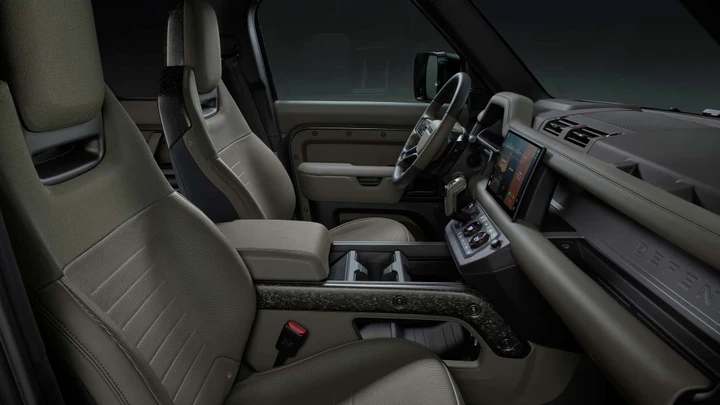 Land Rover Defender Octa interni