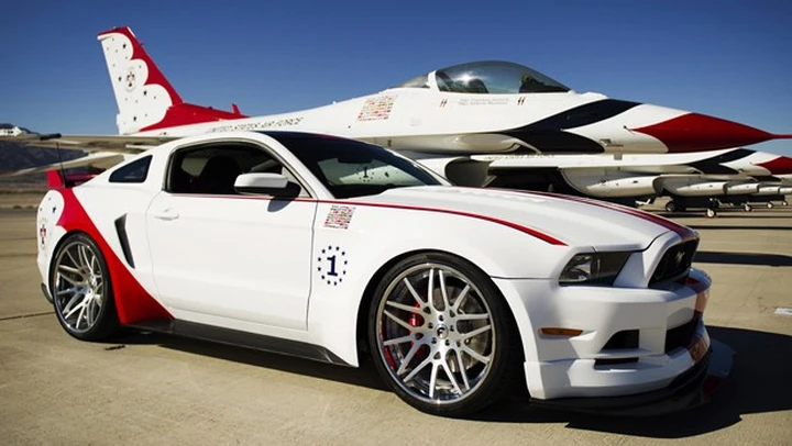 Ford Mustang USAF Thunderbirds Edition: battuta all'asta per 398 mila dollari