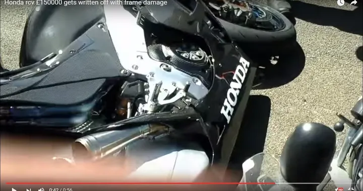 Honda RC213V-S vittima di uno strike in un raduno [Video]