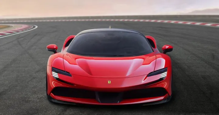 Emoji su WhatsApp e la Ferrari SF90: il caso che ha fatto giurisprudenza