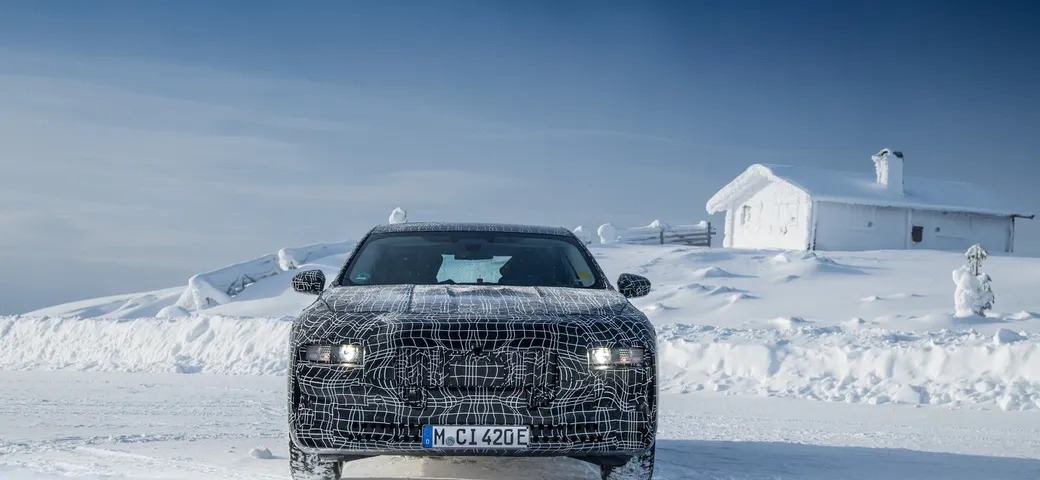 BMW i7: le foto spia ufficiali della ammiraglia elettrica