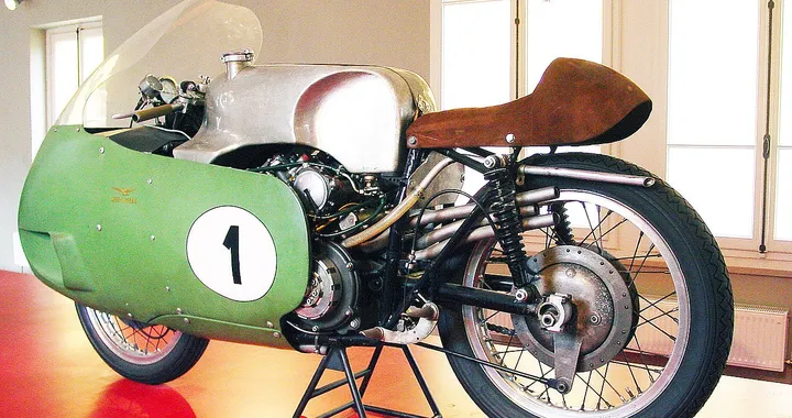 Moto Guzzi 500 8 cilindri, 60 anni fa il mito insuperabile del Made in Italy: 318 Km/h!