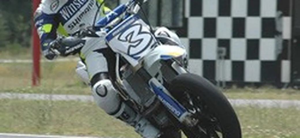 Max Biaggi in pista insieme ai tifosi