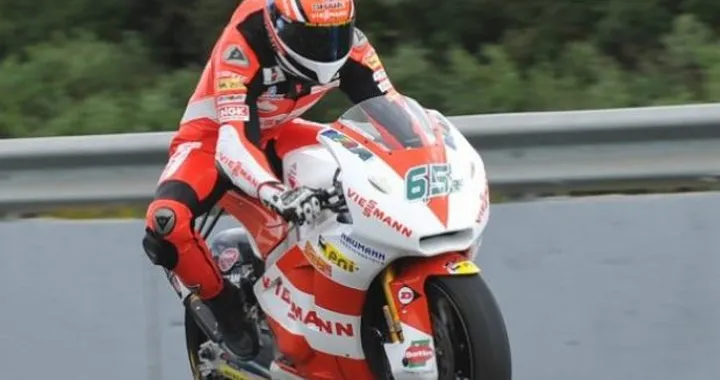 Salta la sfida tra Stefan Bradl e Sebastian Vettel a mezzi invertiti