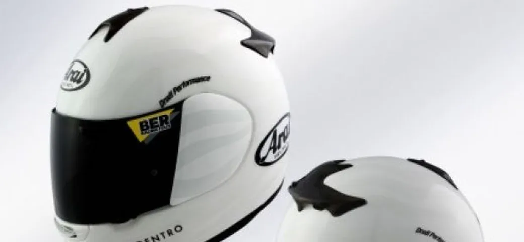 Arai Viper GT e SZ-F Zebra: Lucedentro e Aldo Drudi illuminano la sicurezza