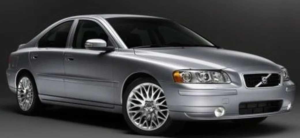 Volvo S60 D5: arriva il biturbo da 205Cv