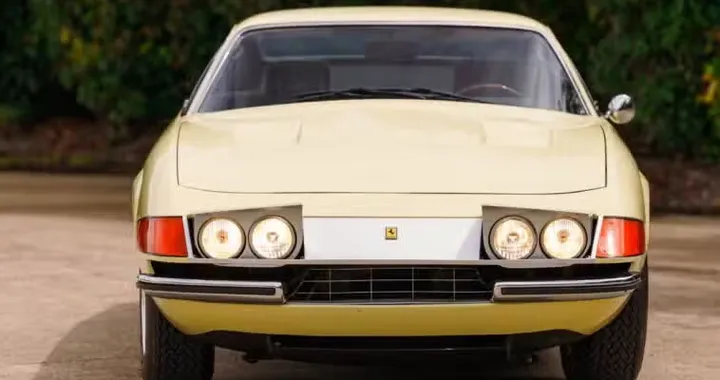 All’asta una Ferrari Daytona del 1971 in Giallo Dino: perché è così speciale