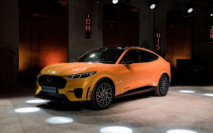 Ford Mustang Mach-E GT, debutta in Italia il SUV elettrico sportivo