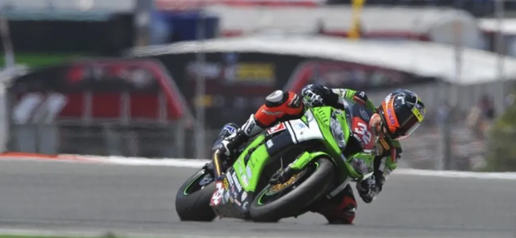 Superstock 1000, Jerez: 10 piloti per un titolo. Savadori guida la classifica