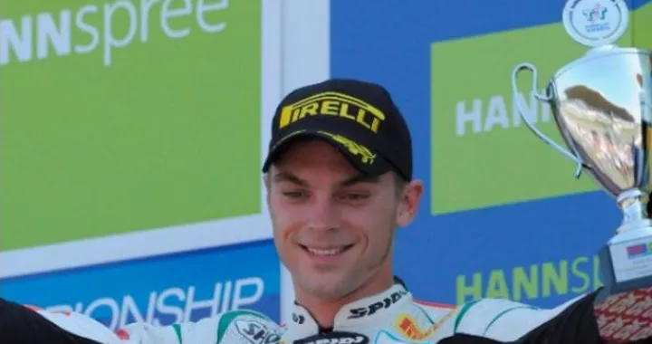 Superbike: Leon Camier sulla Suzuki Crescent nei test di Portimao