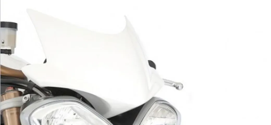 Triumph Speed Triple 2011: si rivela con le foto degli accessori, addio occhioni tondi
