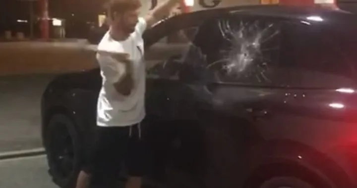 Iannone prende a martellate il suo Porsche Cayenne [Video]