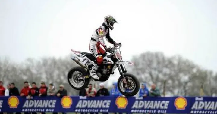 Mondiale Supermoto a Viterbo: si parte all'insegna di Van Den Bosch (S1) e Adrien Chareyre ( S2)