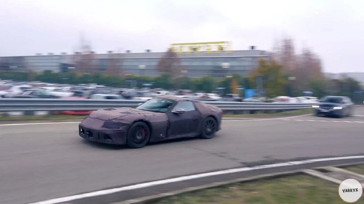 L'erede della Ferrari 812 avvistata in strada [VIDEO]