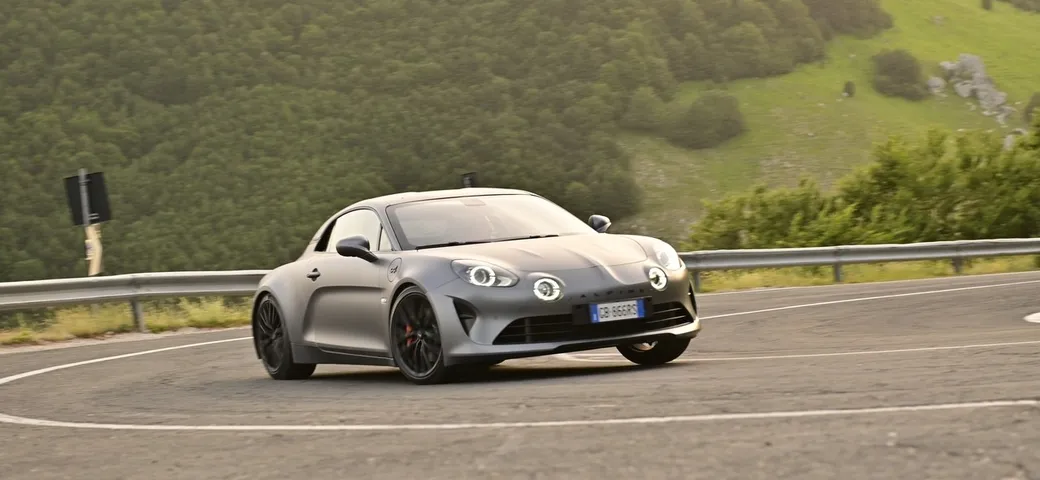 Alpine A110 S: la prova su strada e in pista