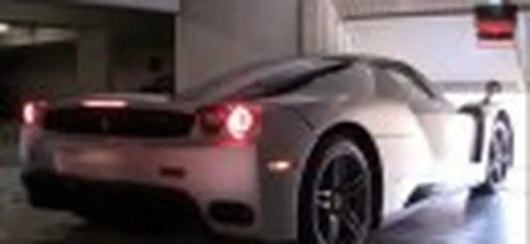 Ferrari Enzo: video di un esemplare grigio e con scarico diretto