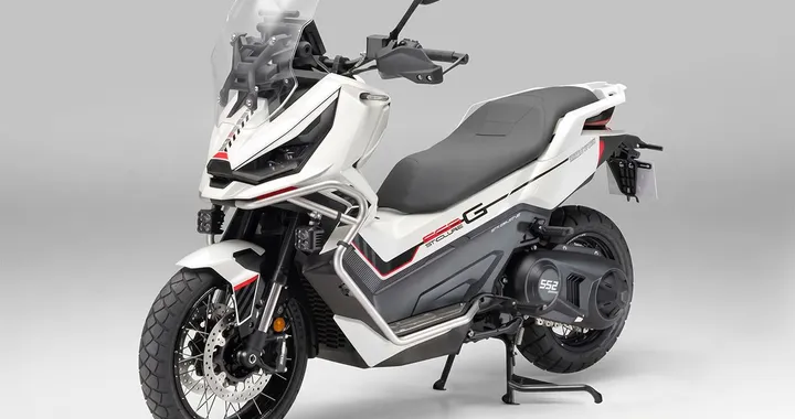 Zontes 552G, il maxi scooter adventure sale a 52 CV