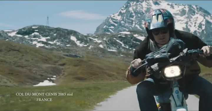 Viaggio sul Ciao sui colli più alti d'Europa [Video]