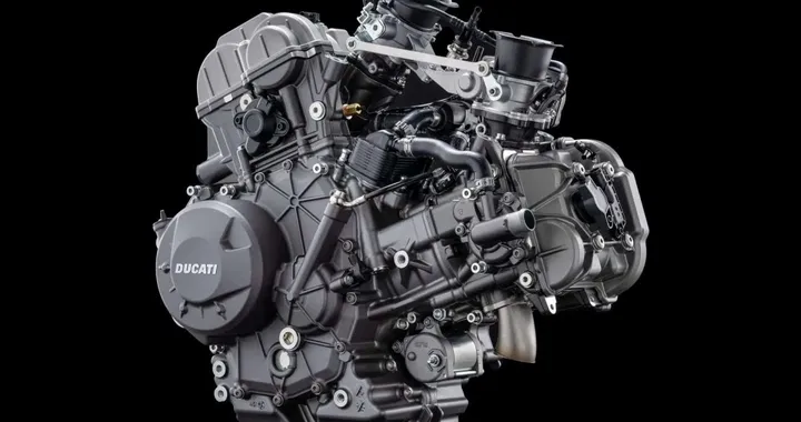Ducati V2: la rivoluzione continua con Monster e DesertX nel 2026