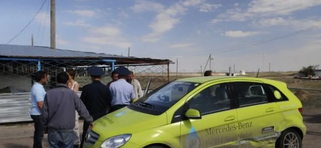 Mercedes Classe B F-Cell: il giro del mondo interrotto dopo un incidente