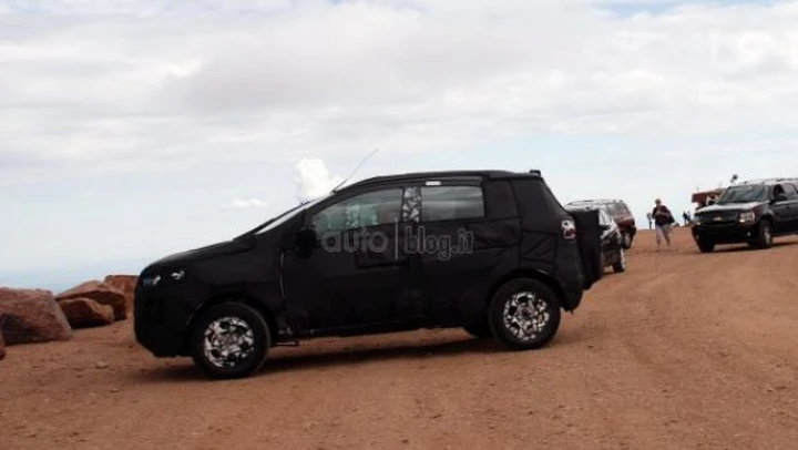 Foto spia Ford Fiesta crossover