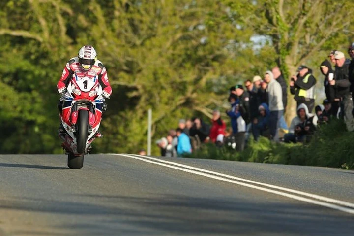 Tourist Trophy 2016: si aprono le danze sullo Snaefell