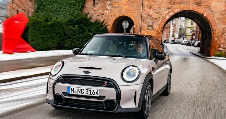 Mini 5 porte 2021: novità e prezzi del restyling